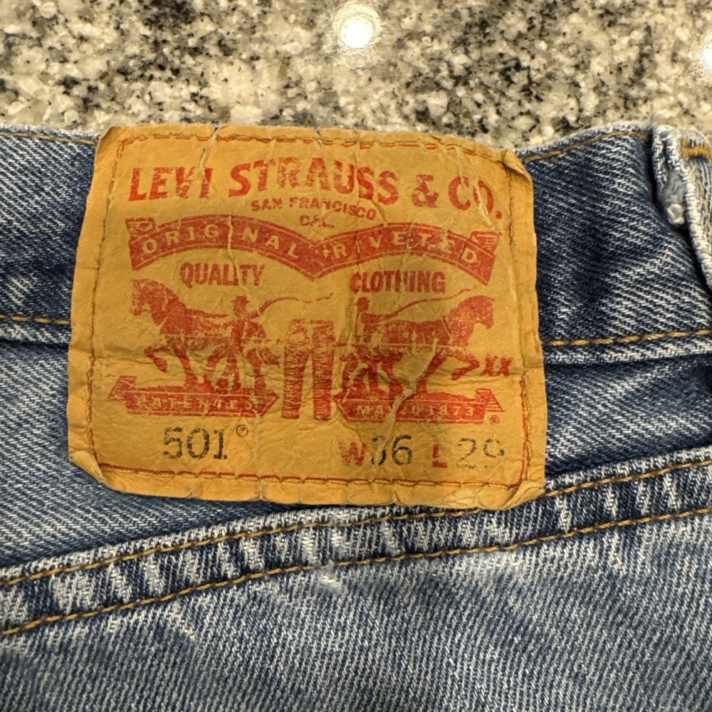 Levis 501 Jeans Mens 36x29 Blue Denim Pants Button Fly Straight Classic Faded‎ - Picture 15 of 16